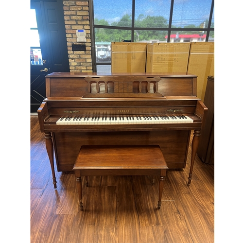 USED Yamaha Console Piano With Bench